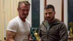 Sean Penn Oscar Ödülünü Ukrayna’ya Hediye Etti!